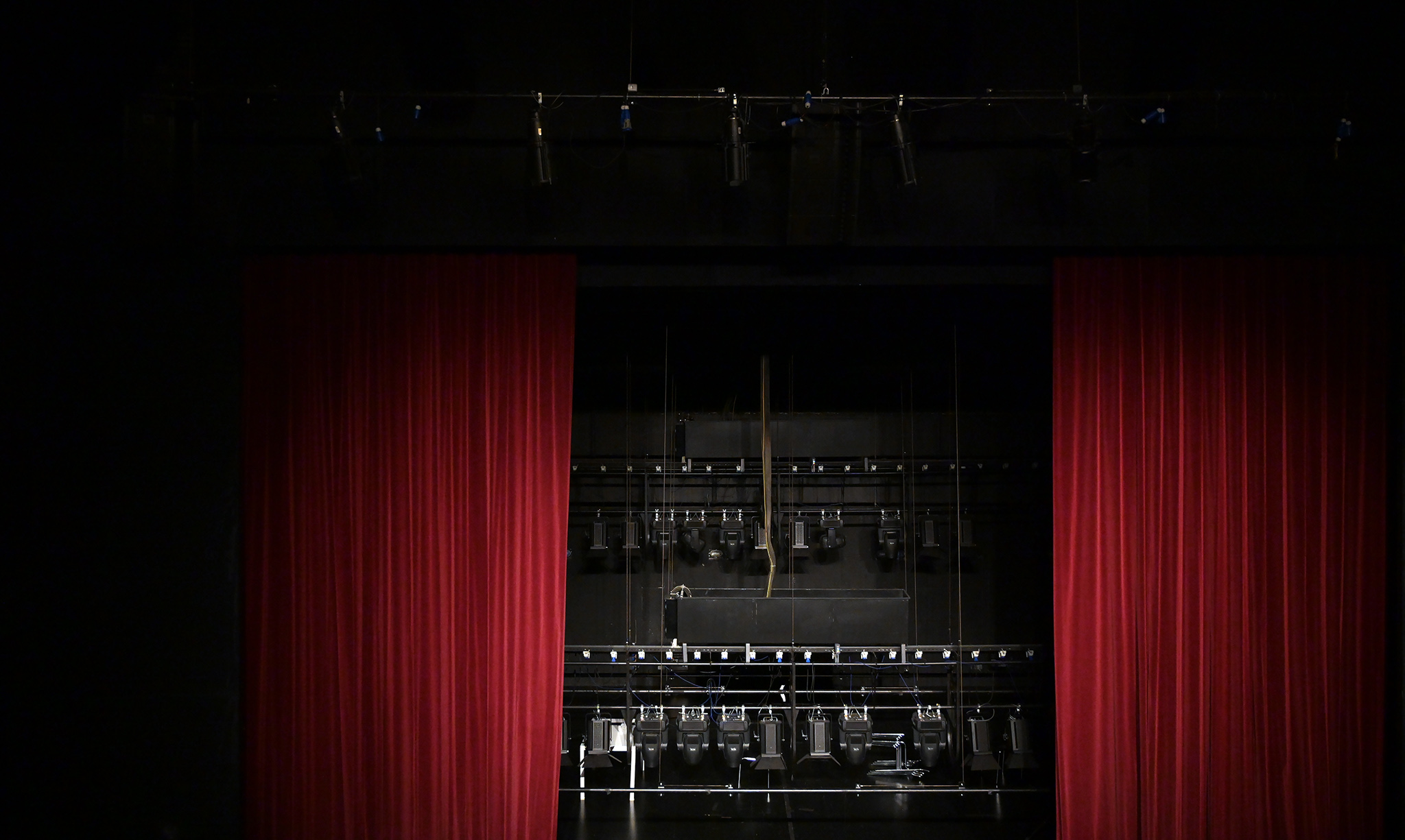 DVORANA ANA / Niko Mihaljević